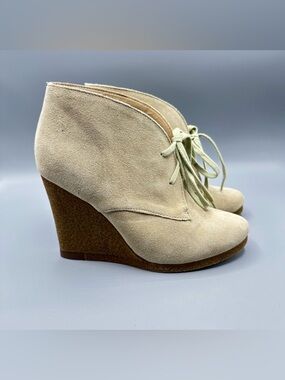 Aldo Boots Womens 39 Beige Suede Chukka Wedge Booties Almond Toe Lace Up Casual